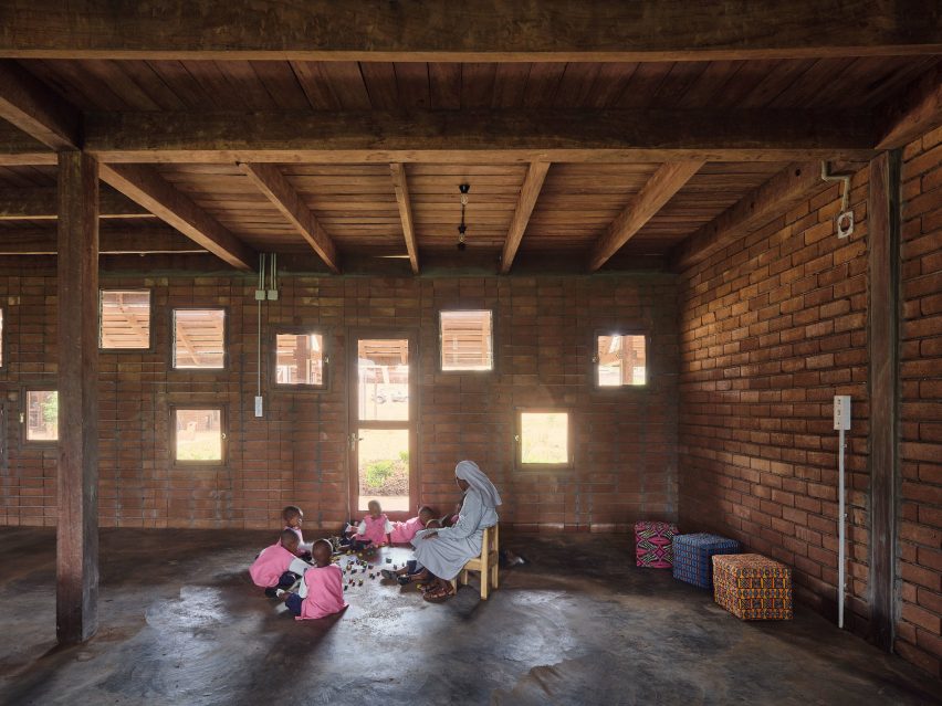 African Flow School in Cameroon by Urbanitree