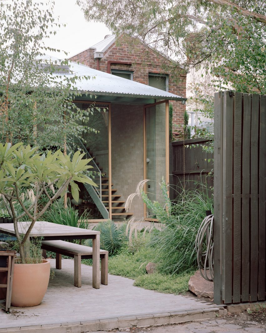 Cottage extension in Australia by Lovell Burton