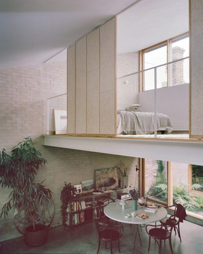 Mezzanine house in Victoria by Lovell Burton