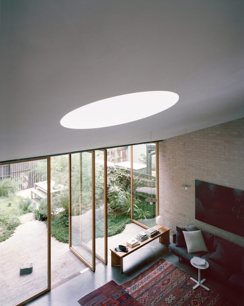 Australian cottage extension with rotating glass doors by Lovell Burton