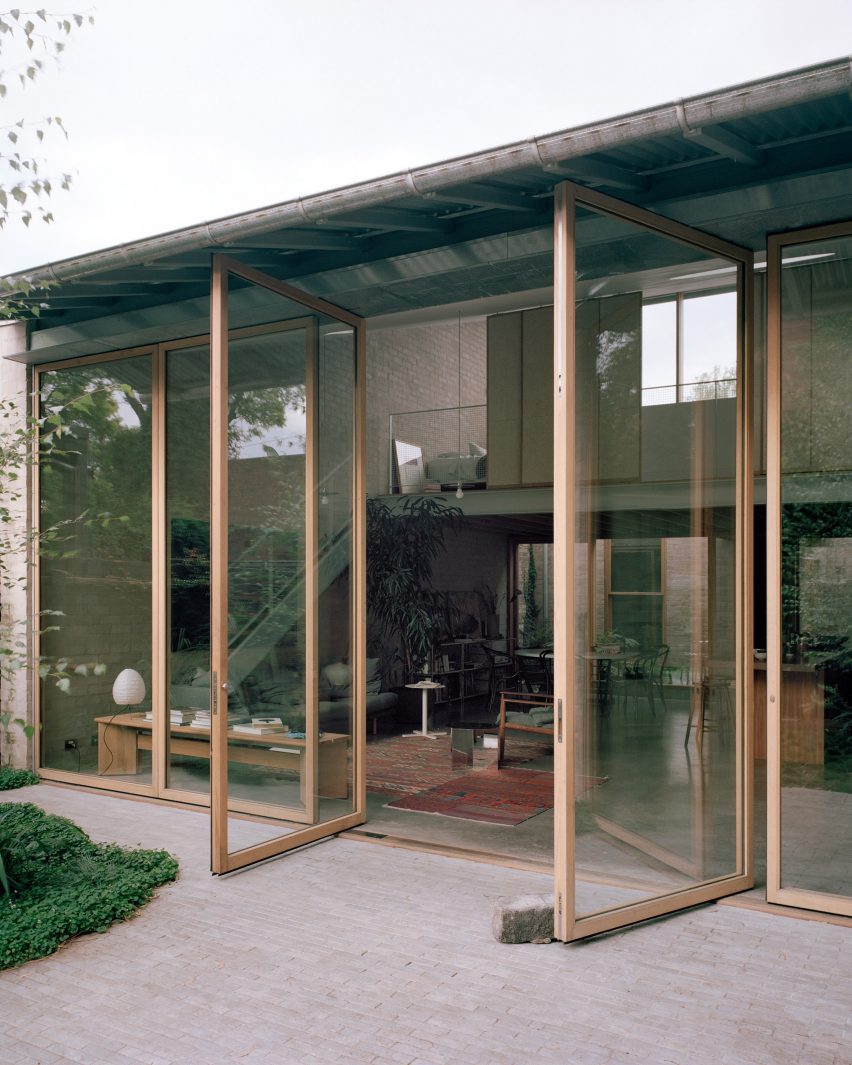 Cottage extension in Australia by Lovell Burton