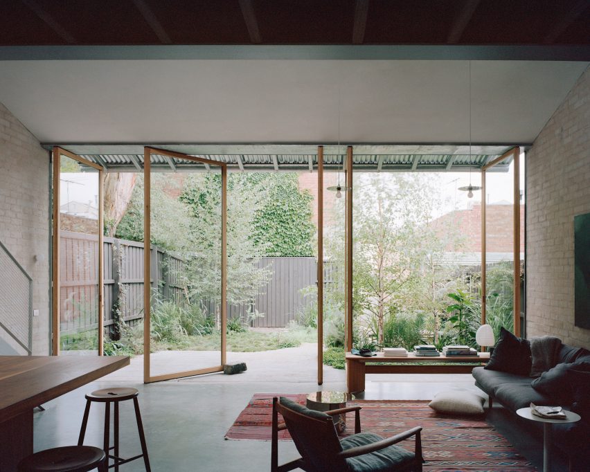 Cottage extension in Australia by Lovell Burton