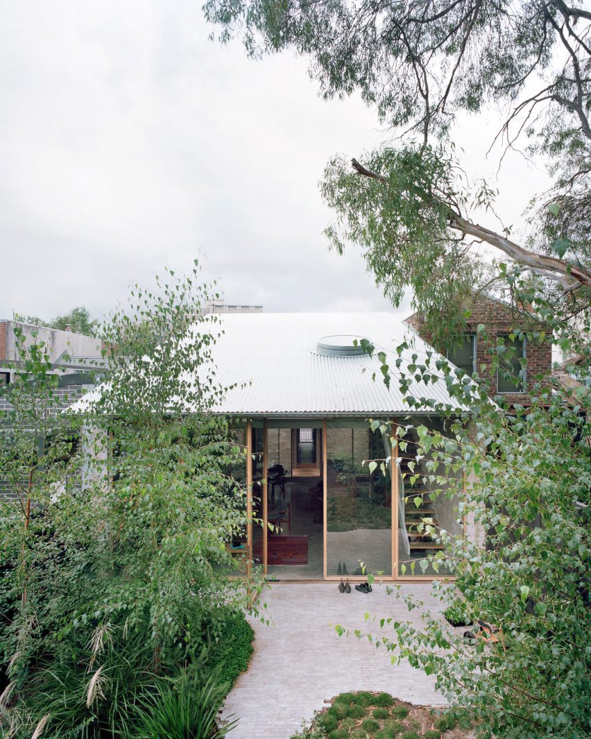 Cottage extension in Australia by Lovell Burton