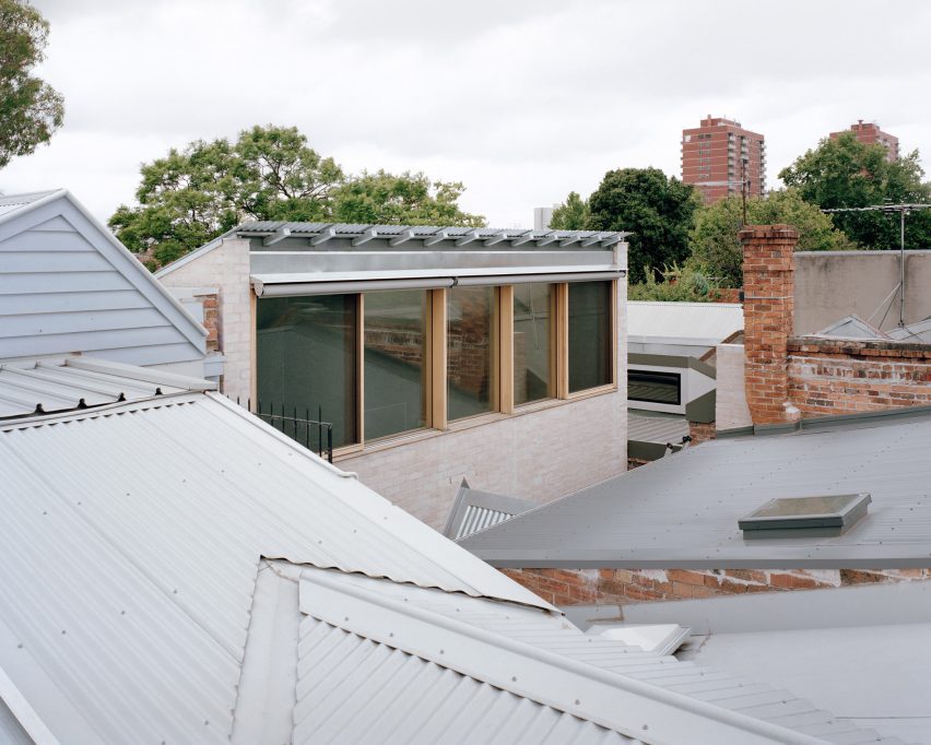 Cottage extension in Australia by Lovell Burton