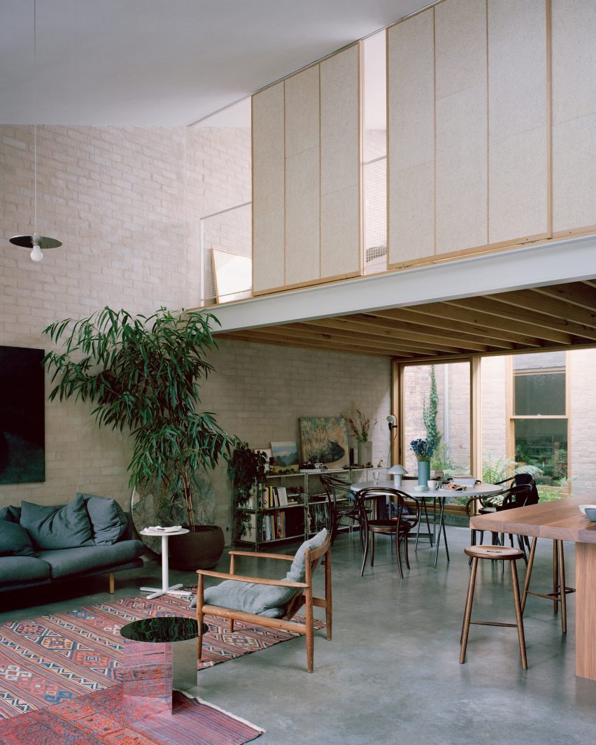 Cottage extension in Australia by Lovell Burton