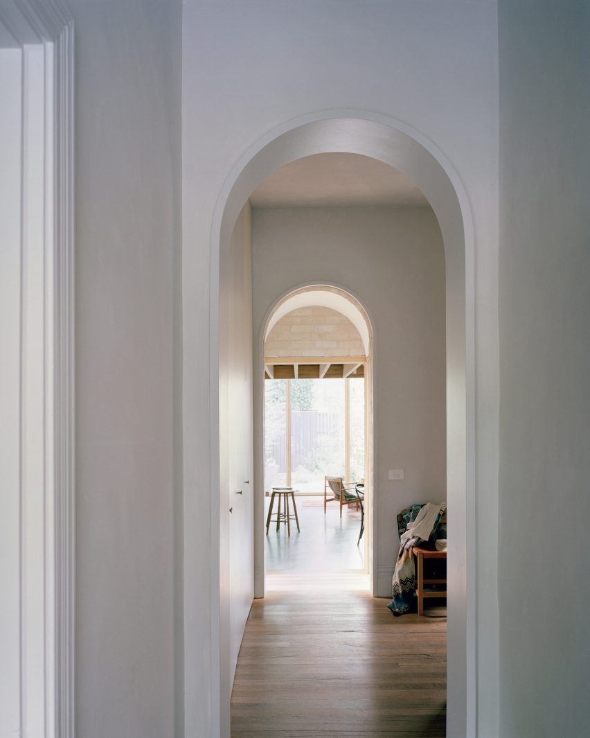 Cottage extension in Australia by Lovell Burton
