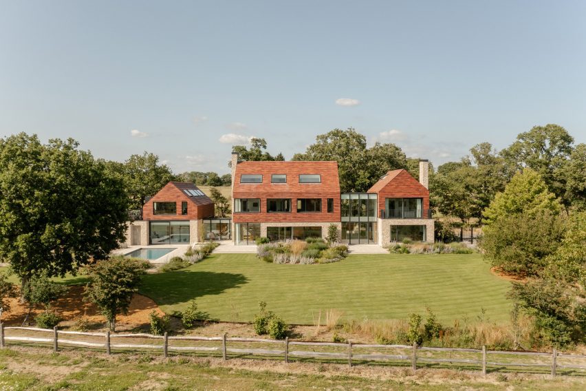 Exterior view of Bulls Barn house by Selencky Parsons