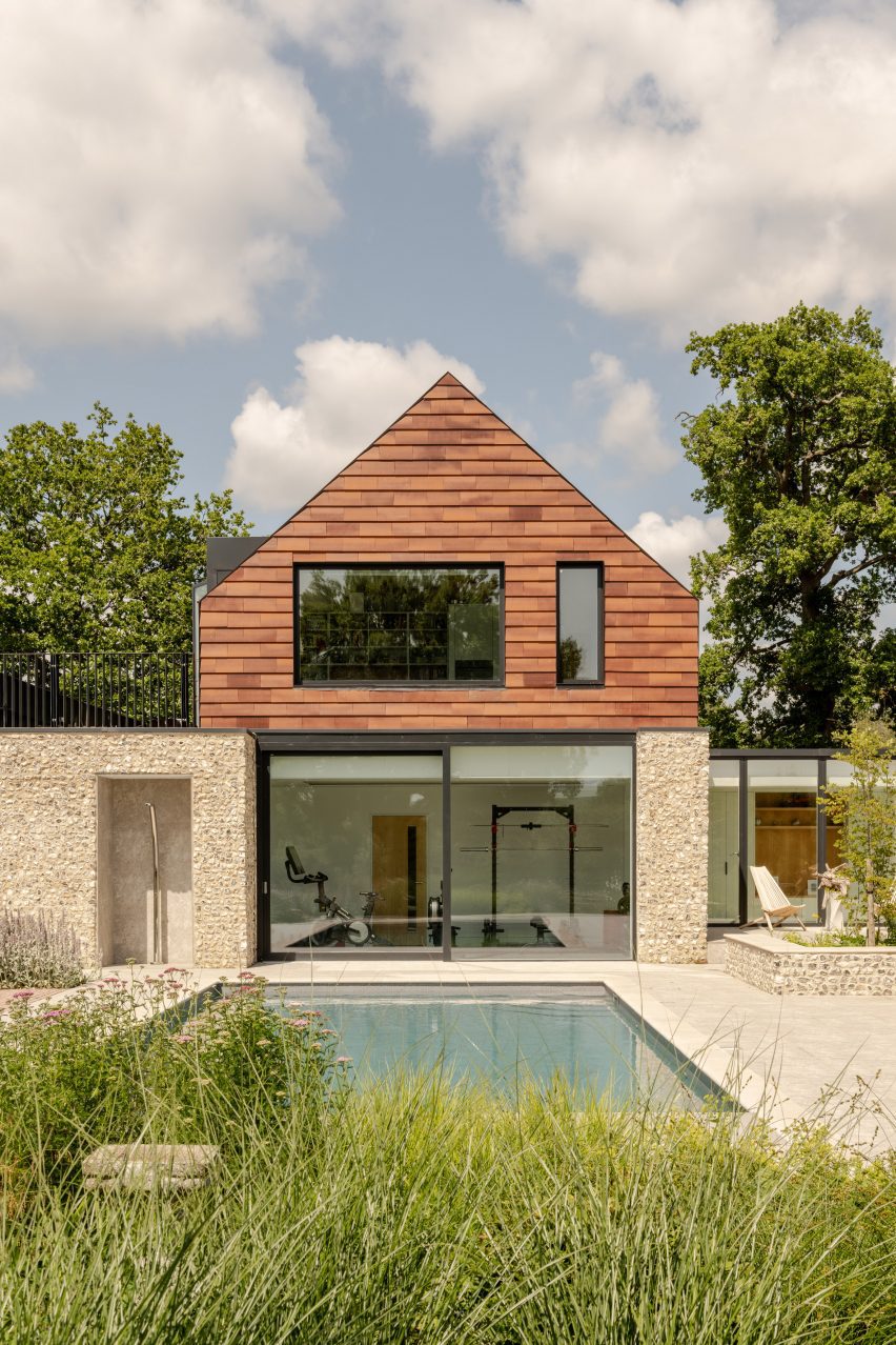 Swimming pool at Bulls Barn house by Selencky Parsons