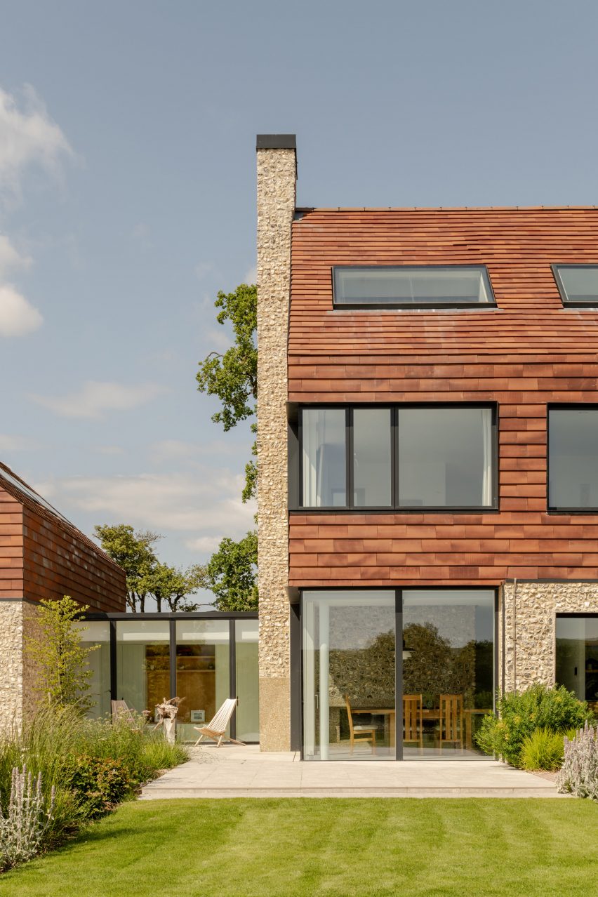Clay tiles on facade of Bulls Barn house by Selencky Parsons
