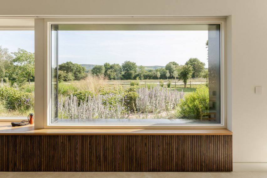 Window of Bulls Barn house by Selencky Parsons