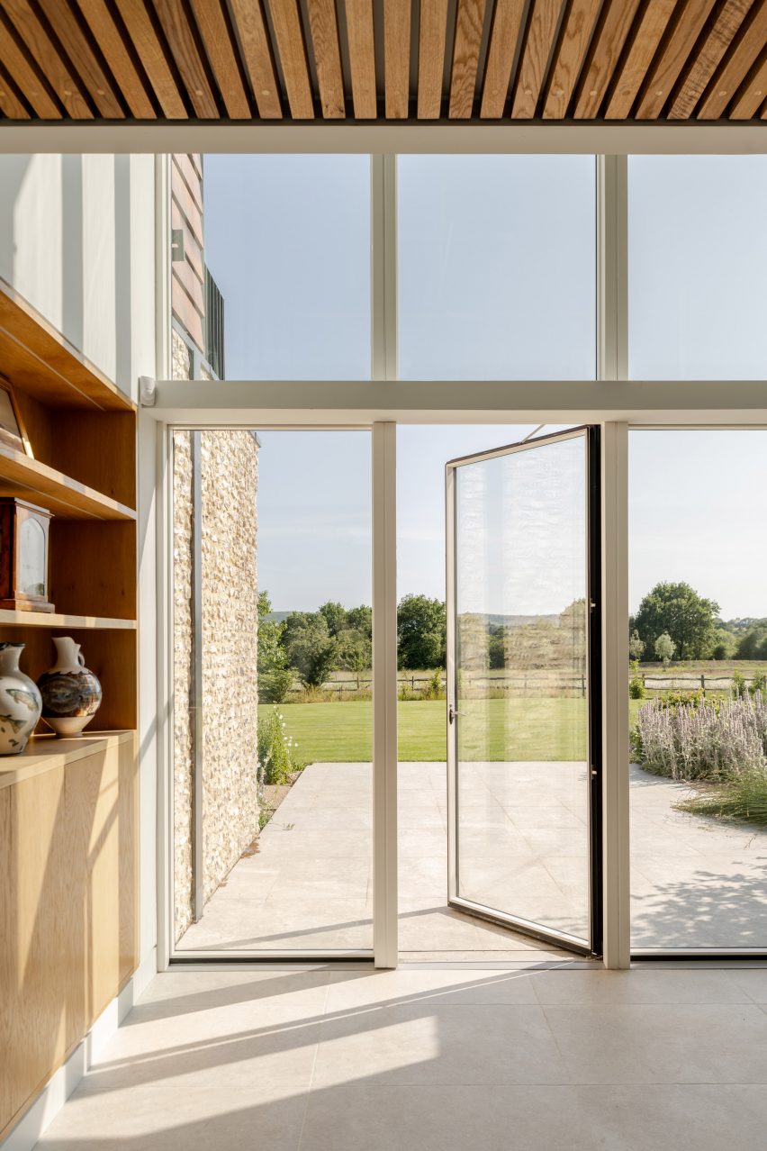 Glazed wall at Bulls Barn house by Selencky Parsons