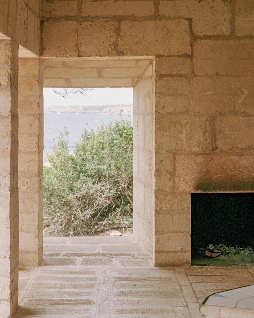 Jørn Utzon's Can Lis photographed by Alex Dormon