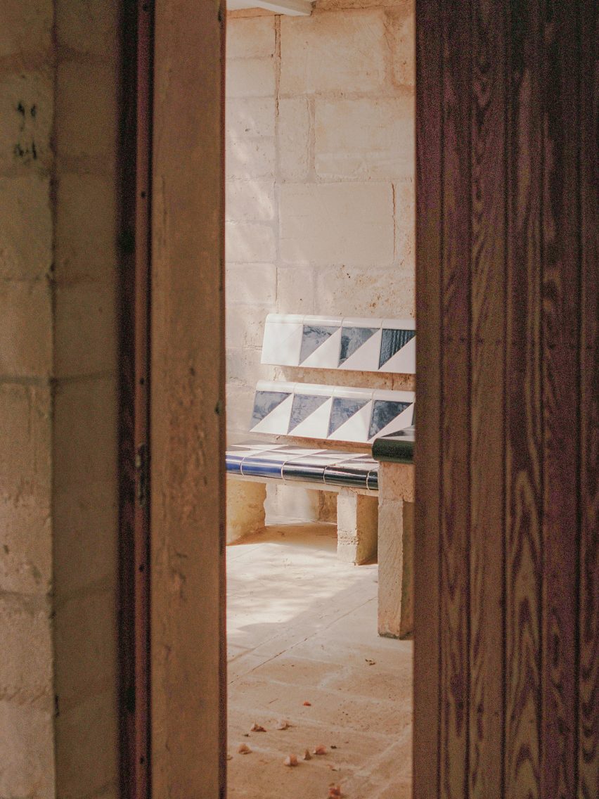 Chair in Jørn Utzon's Can Lis photographed by Alex Dormon