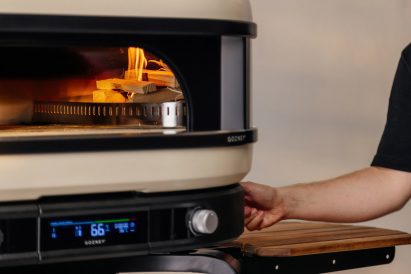 Person turning dials on Dome Gen 2 oven by Gozney 