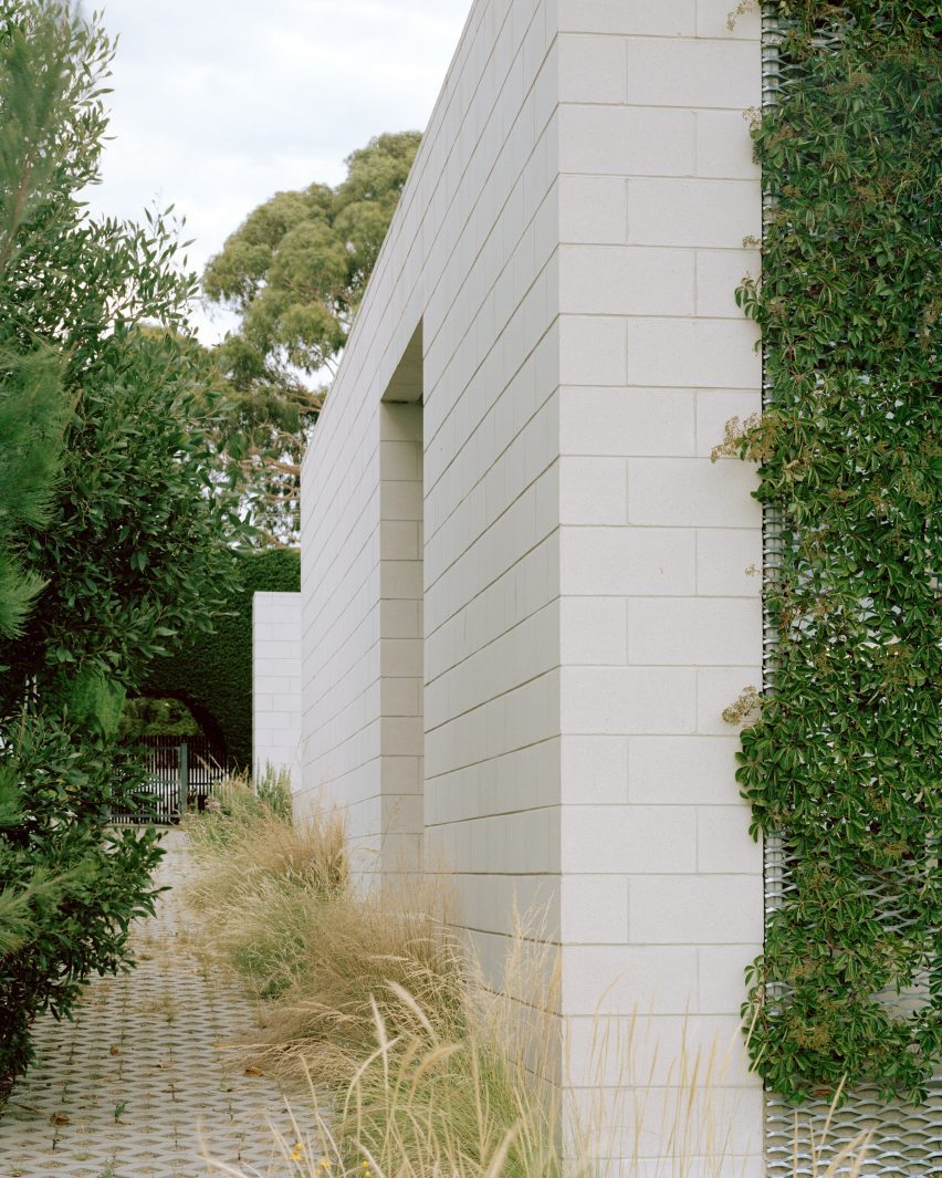 Hedge and Arbour House by Studio Bright