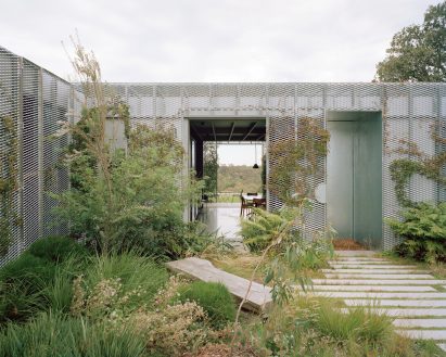 Hedge and Arbour House by Studio Bright