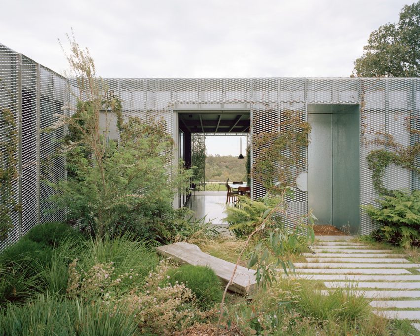 Hedge and Arbour House by Studio Bright