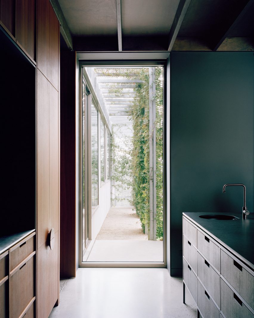 Hedge and Arbour House by Studio Bright