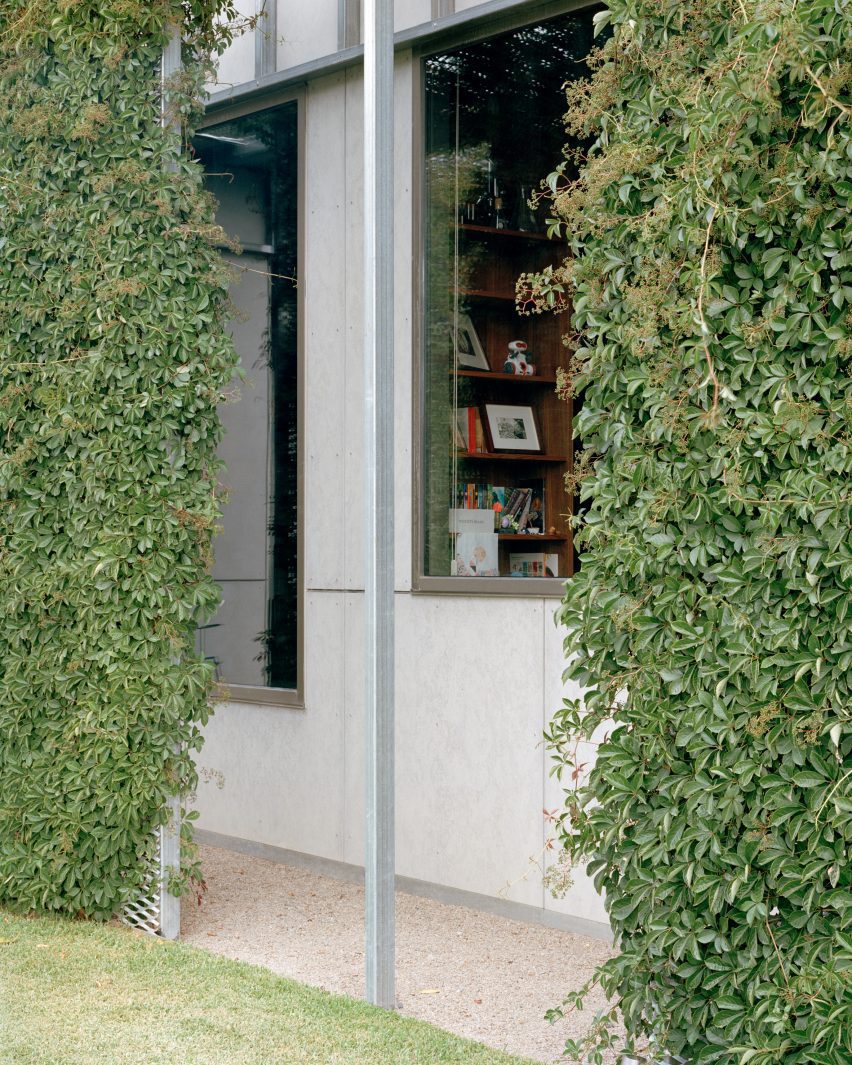 Hedge and Arbour House by Studio Bright