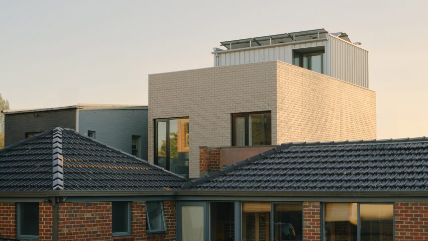 Melville compact house in Melbourne by Jos Tan
