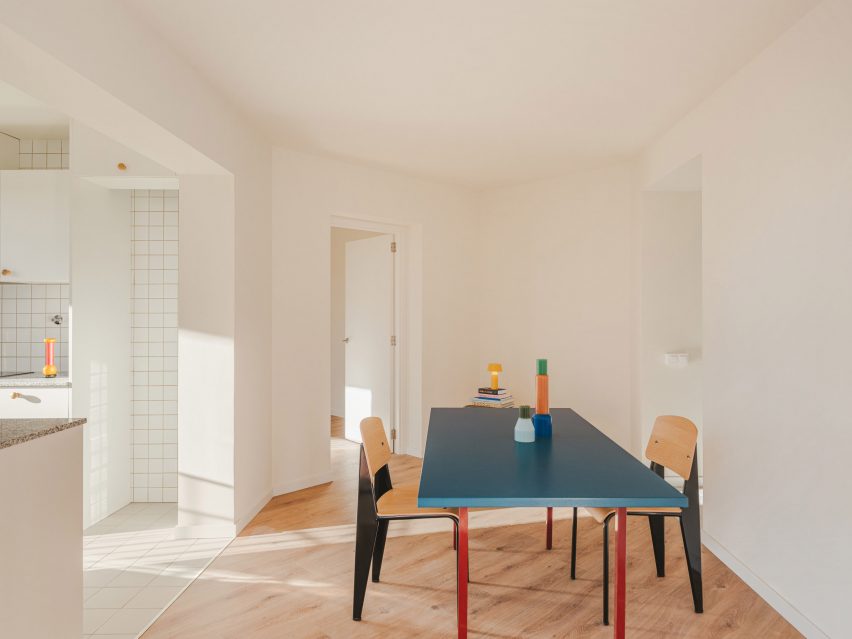 La Comunidad Habitacional in Barcelona by Cierto Estudio