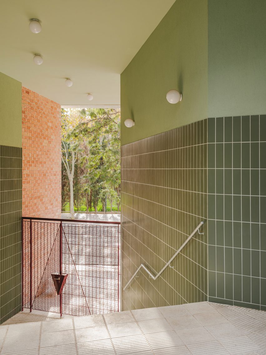 La Comunidad Habitacional in Barcelona by Cierto Estudio