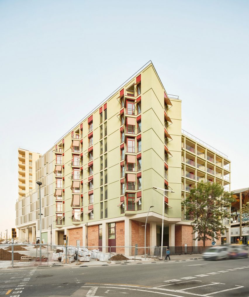 La Comunidad Habitacional in Barcelona by Cierto Estudio