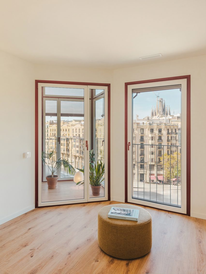 La Comunidad Habitacional in Barcelona by Cierto Estudio