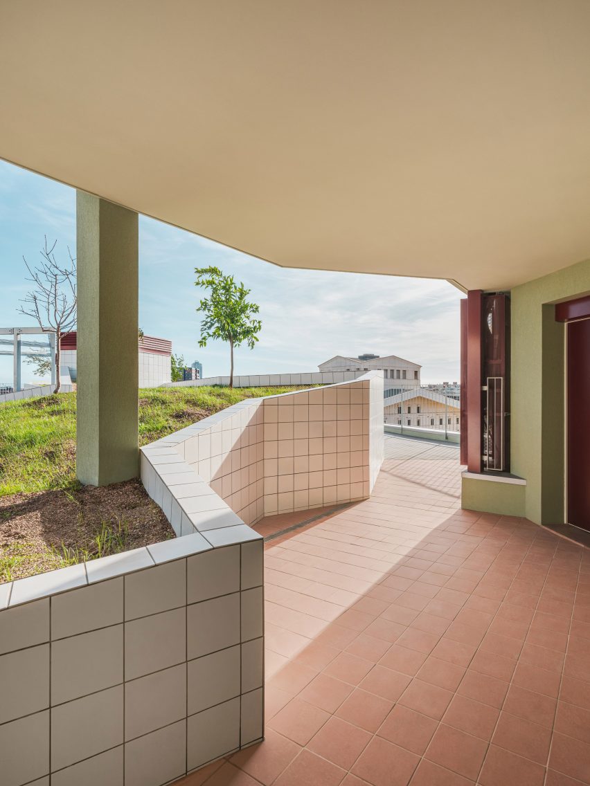 La Comunidad Habitacional in Barcelona by Cierto Estudio