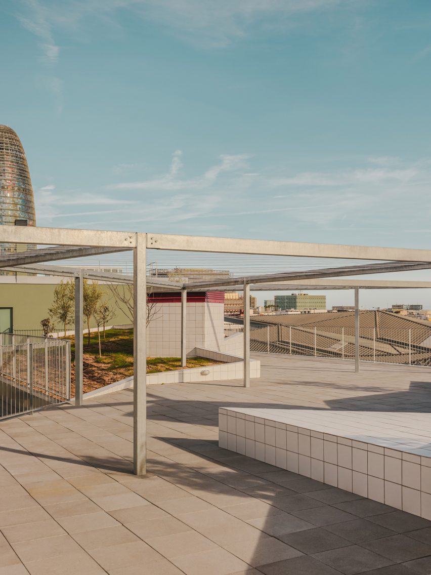La Comunidad Habitacional in Barcelona by Cierto Estudio