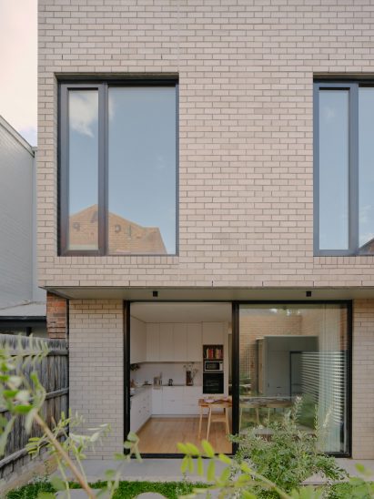 Melville compact house in Melbourne by Jos Tan