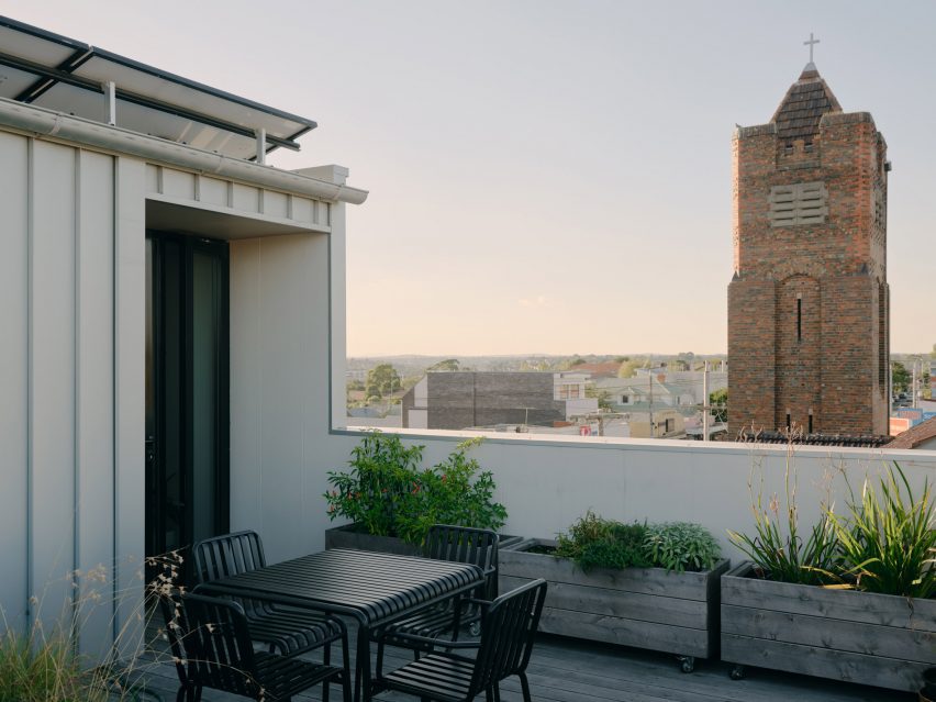 Melville compact house in Melbourne by Jos Tan
