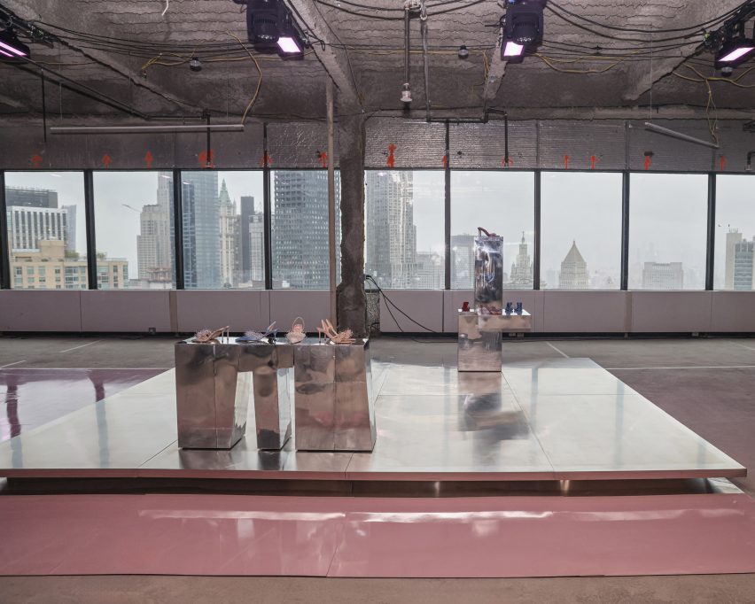 Mach & Mach shoes installation