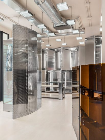 Shop with amber glass dividers