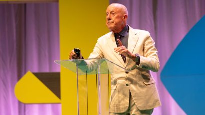 Norman Foster addressing the World Design Congress 2025