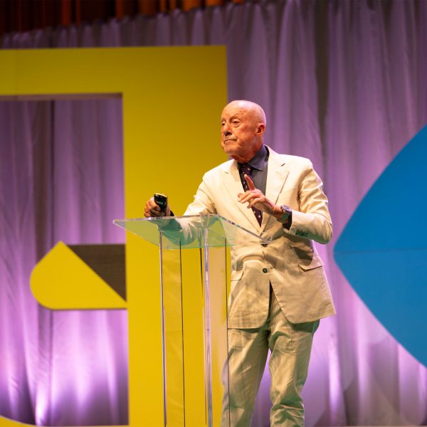Norman Foster addressing the World Design Congress 2025