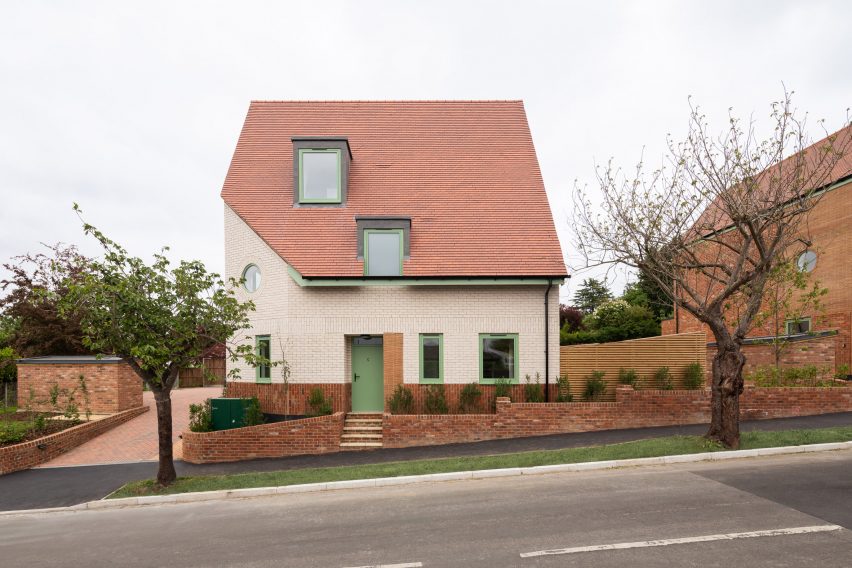 158 Purley Downs Road housing by Harp and Harp