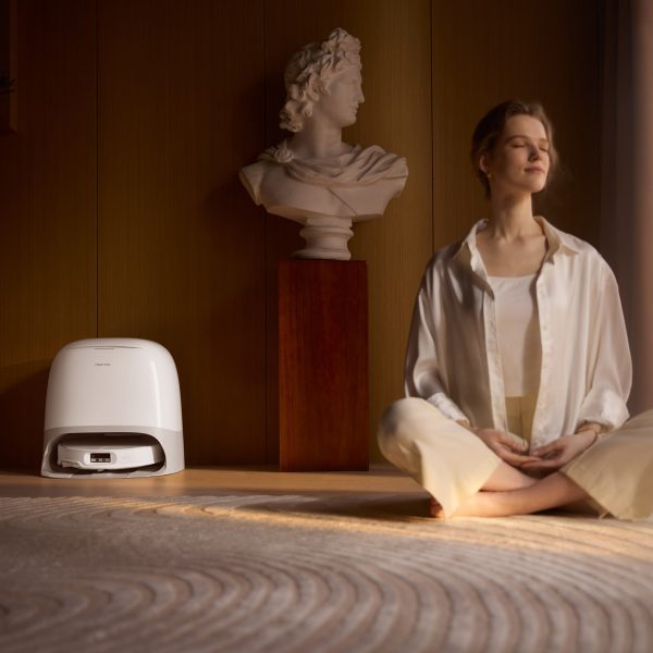 Roborock has designed the Qrevo CurvX robot vacuum