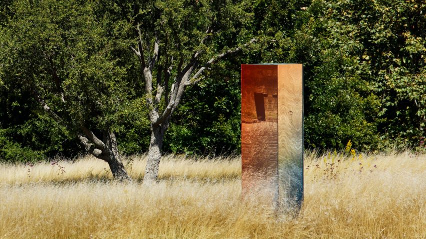 Sabine Marcelis unveils mirrored obelisk at Apple Park