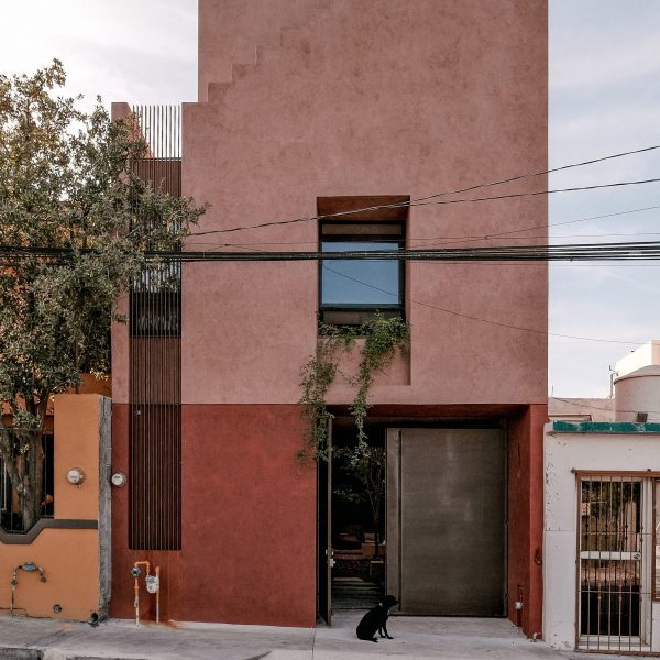 Casa Ederlezi by Práctica Arquitectura