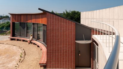Pojeon House by Sukchulmok and BRBB Architects