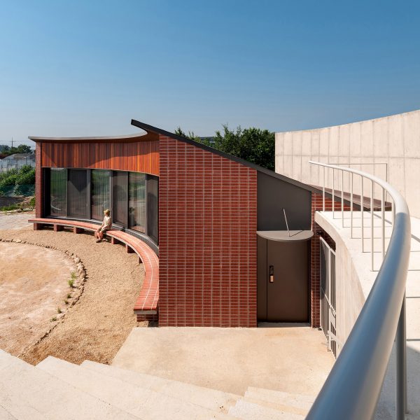 Pojeon House by Sukchulmok and BRBB Architects