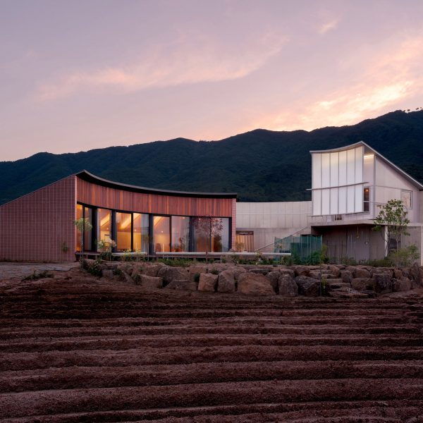 Pojeon House by Sukchulmok and BRBB Architects