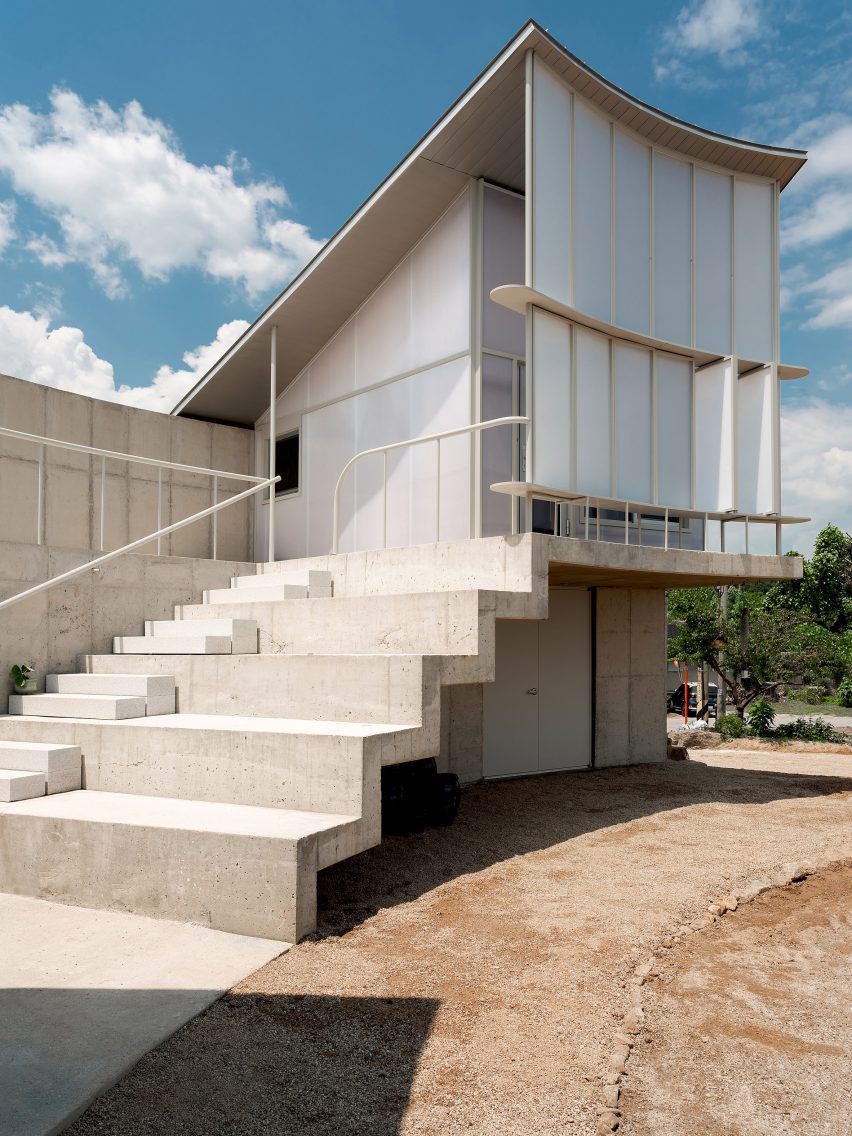 Pojeon House by Sukchulmok and BRBB Architects