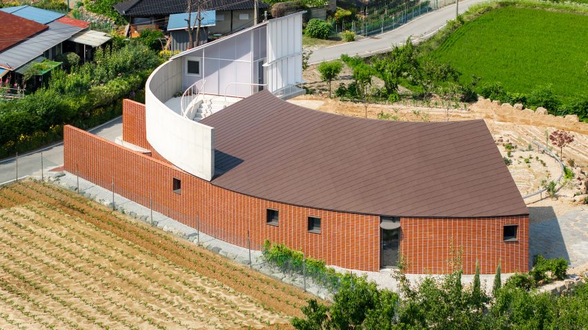 Pojeon House by Sukchulmok and BRBB Architects
