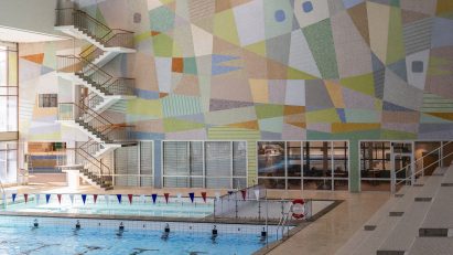 Valhallabadet pool with mural
