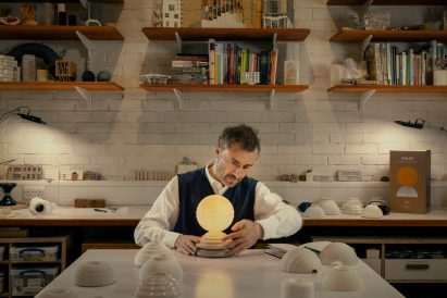 Thomas Heatherwick with a lamp