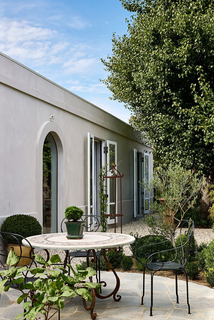 Woodend house in Victoria, Australia designed by David Hicks