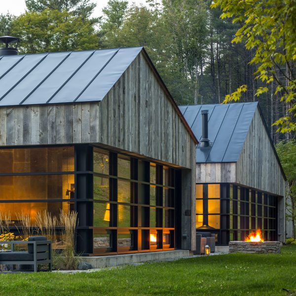 Rough-saw timber facade