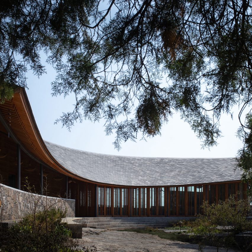 Exterior of Dapi Mountain Pavilion